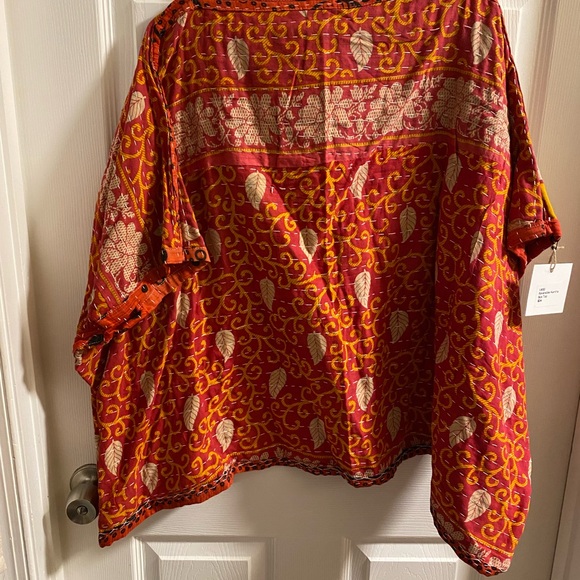 Caravan handmade sustainable kantha reversible box top, free size - Picture 3 of 7